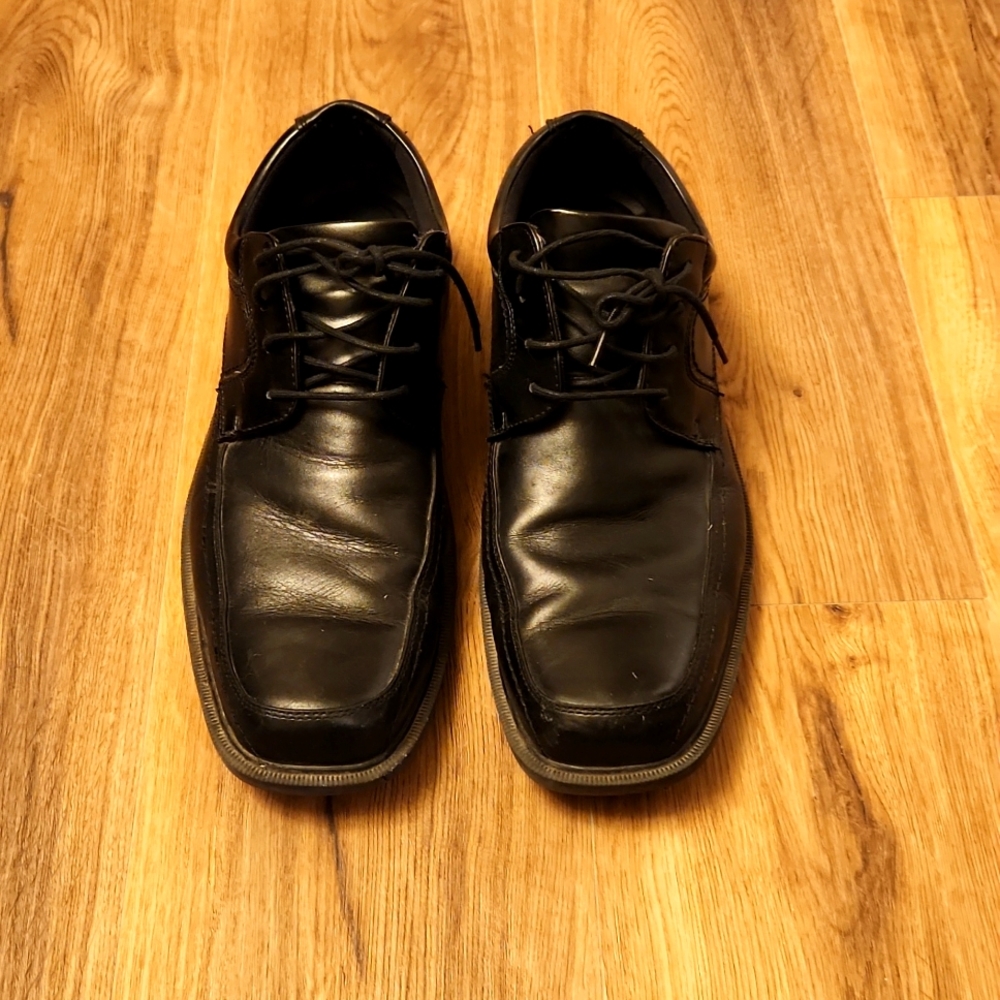 Mens Dockera dress shoes